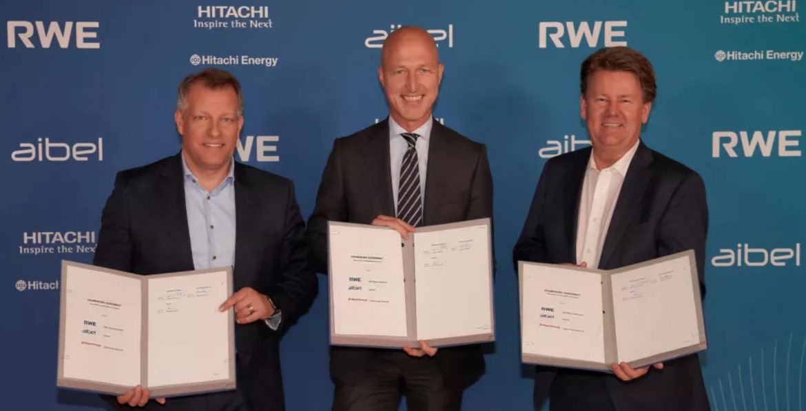 Hitachi Energy și Aibel semnează un acord-cadru cu RWE pentru a accelera integrarea eoliană offshore